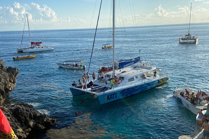 4 Hours Party Boat Catamaran Cruise in Negril - The catamaran ride: music, entertainment, and the “party boat” setup