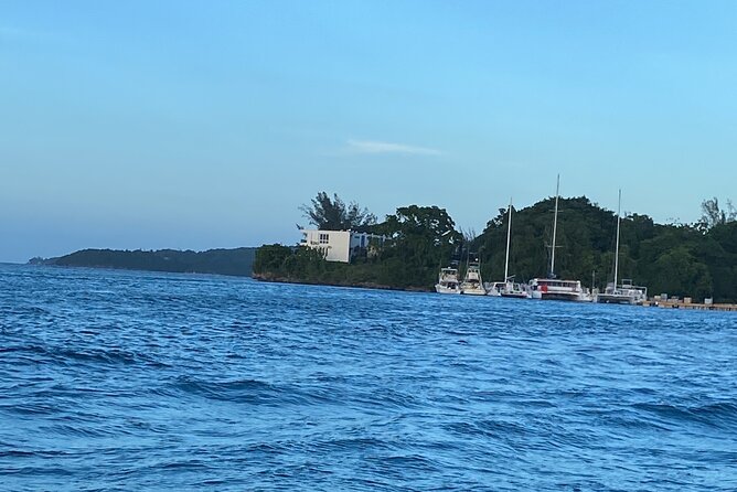 4 Hours Party Boat Catamaran Cruise in Negril - 7 Mile Beach time: how to enjoy it without losing your place