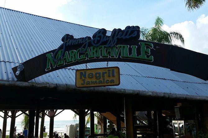 4. Negril Full-Day Guided / Sunset Tours 7miles Beach Blue Hole & Ricks Café - Rick’s Cafe: cliffside sunset viewing with a built-in wow factor