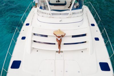 4hr Private Luxury Yacht with Snorkeling, DJ, Bar, Food - The DJ, the bar, and the food: what you’re really paying for