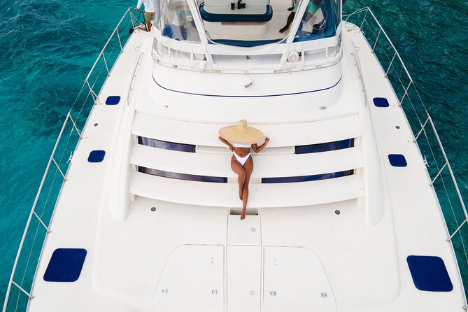 4hr Private Luxury Yacht with Snorkeling, DJ, Bar, Food - The DJ, the bar, and the food: what you’re really paying for