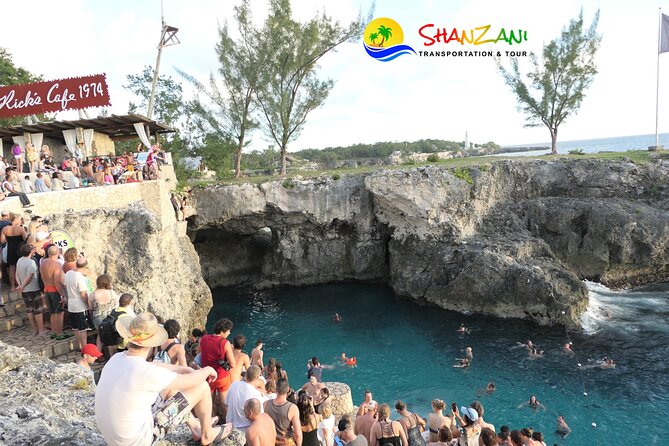 7 Mile Beach & Ricks Cafe with free Shopping experience - The human part: why guides and drivers shape the day