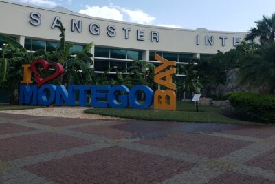 A "Private" Airport Transfer to Grand Palladium Resort - The 45-Minute Ride: Comfort, Traffic, and Quick Stops