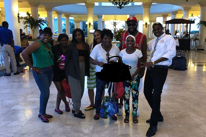 Airport MBJ Round Trip Transfers, to Montego Bay Airbnb & Resorts - Light refreshments and the communication that saves headaches