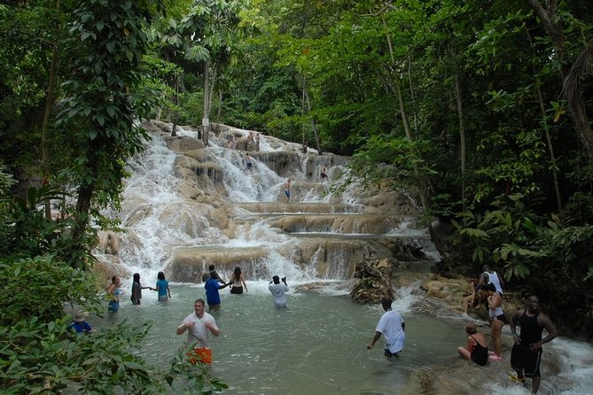 Blue Hole and Dunn's River Falls Tour from Montego Bay - Air-conditioned minivan: the comfort upgrade that helps you enjoy the day