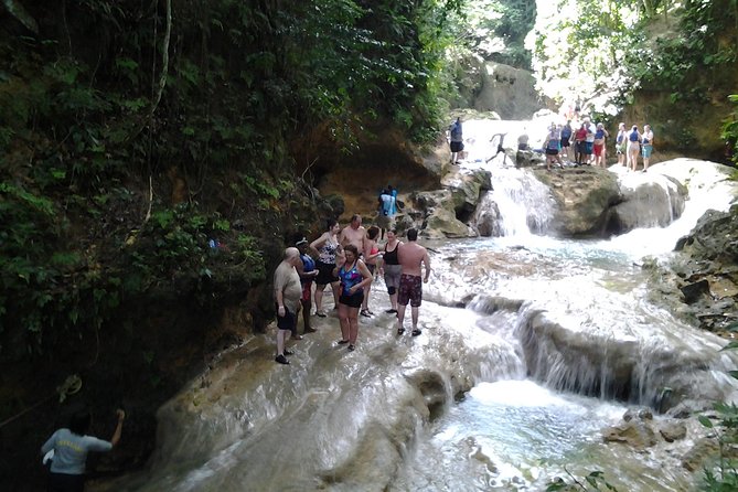 Blue Hole and River Tubing from Montego Bay - The lunch and craft market stop: useful souvenirs, not a hard sell