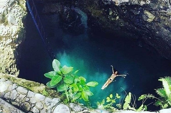 Blue Hole Mineral Spring and Rick's Cafe - FAQ