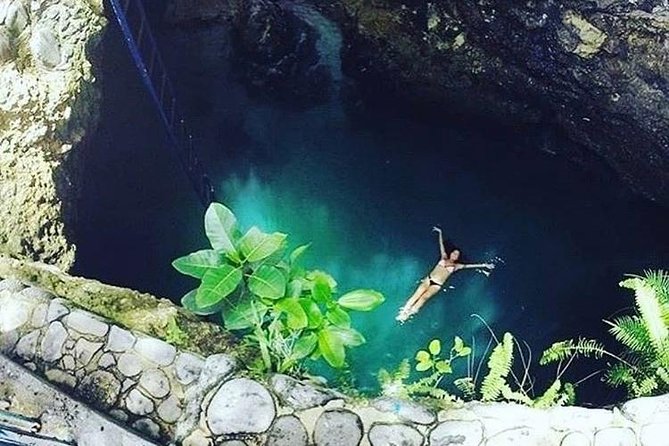 Blue Hole Mineral Spring and Ricks Cafe Private Tour - Rick’s Cafe in Negril: Reggae, Cocktails, Sunset Views, and Cliff Jumpers