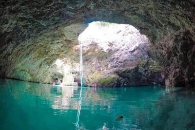 Blue Hole Mineral Spring, Ricks Cafe, 7 Mile Beach and Shopping Private Tour - Rick’s Cafe Sunset Stop: Live Music and Cliff-Jump Energy