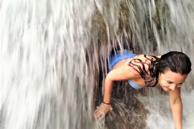 Blue Hole, Secret Falls, and Dunn's River Falls Combo Day-Trip - Lunch stop at a local jerk chicken spot (what to expect)