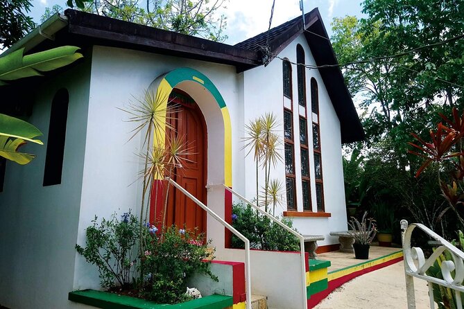 Bob Marley Nine Miles, sightseeing and local food and fruit stop - Private Transportation and Group Size: What That Means for Your Day