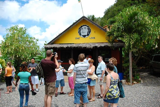 Bob Marley Nine Miles, sightseeing and local food and fruit stop - Should You Book Bob Marley Nine Mile With This Provider?