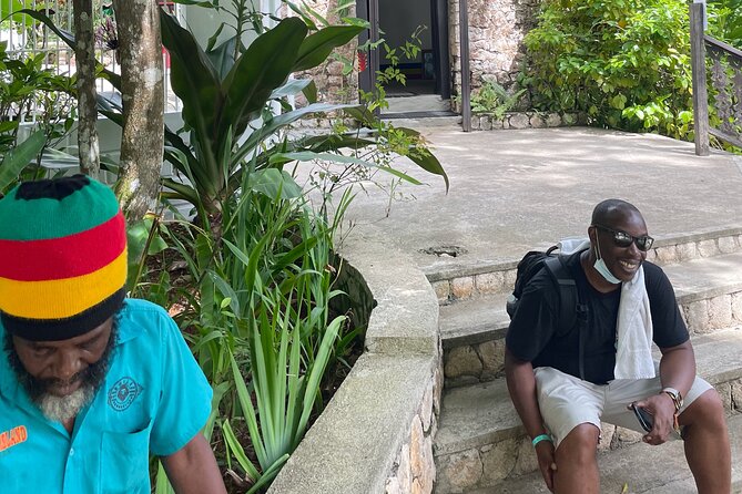Bob Marley's Nine Mile Mausoleum Tour (Complimentary Rum Punch) - Comfort and communication: what to expect from the driver