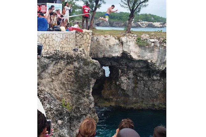 Day Tour Negril Beach & Ricks Cafe - Rick’s Cafe Sunset: The Show, the Food Question, and the Cliff-Diving Crowd