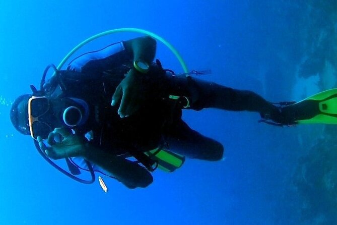 Discover Scuba Diving in Montego Bay-ONE Tank (First time Diving) - Gear fitting and the moment you start breathing underwater