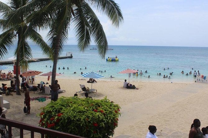 Doctor's Cave Beach and Shopping - Doctor’s Cave Beach: why it’s famous and what to expect