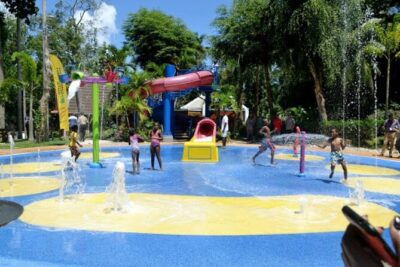 Dunn's River Falls and Ocho Rios Shopping Tour from Montego Bay Hotels - Columbus Park on the Way: A Quick Stop With Real Meaning
