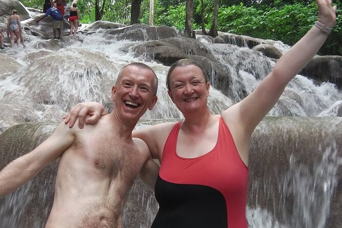 Dunn's River Falls Climb and Beach Include Entry Fee (ᵔᵕᵔ) - Climbing 600 Feet: What the Guided Falls Hike Feels Like