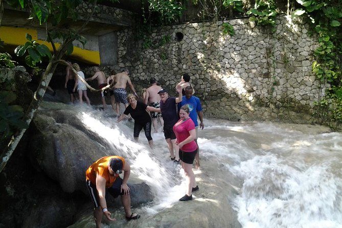 Dunn's River Falls excursion from Montego Bay - Climbing the falls (and when to take the gentler route)