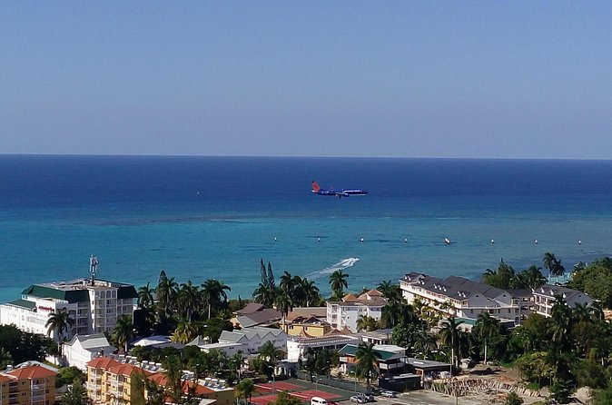 EXCLUSIVE AIRPORT / CRUISE PORT TRANSFER 1-4 Pax - Doctor’s Cave Beach: a famous name you can spot