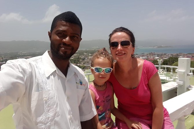 Explore Montego Bay Private Highlight Tour from Montego Bay - Stop 1 at Hi-lite Cafe: Views, Souvenirs, and Possible Snacks
