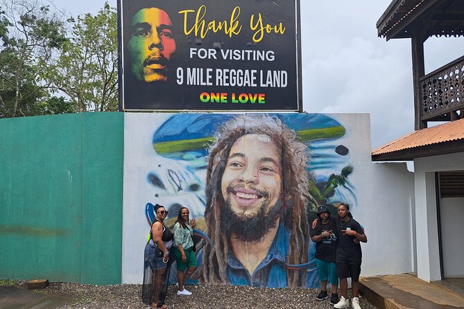 Feel the Giant Vibe Experience the ultimate getaway Lethe Jamaica - Tropical Bliss Beach jet skis: guided speed on Montego Bay waters