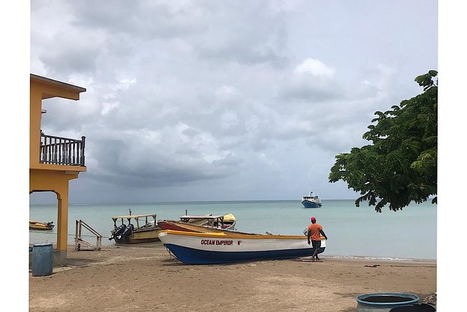Floyd's Pelican Ocean Bar Private Tour with Transportation - Making the most of your 2 hours at the bar