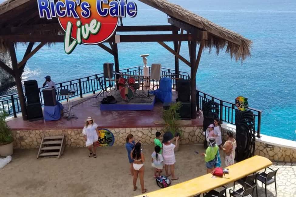 From Montego Bay: Negril Beach and Rick's Café Day Trip - Rick’s Café: Sunset Views and the 35-Foot Cliff Show