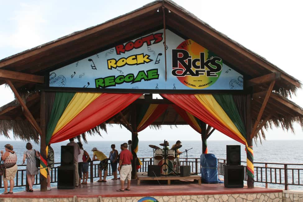 From Montego Bay: Negril Beach & Rick's Cafe Sunset Day Trip - Seven Mile Beach and Negril shopping: the beach stop that sets the tone