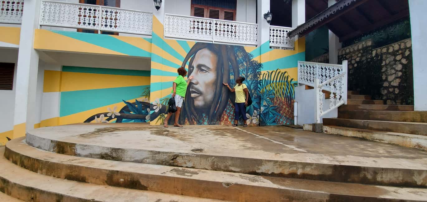 From Montego Bay: The Bob Marley Guided Tour of Nine Mile - Bob Marley Mausoleum Stop: Reverence, Steps, and Extra Costs to Watch