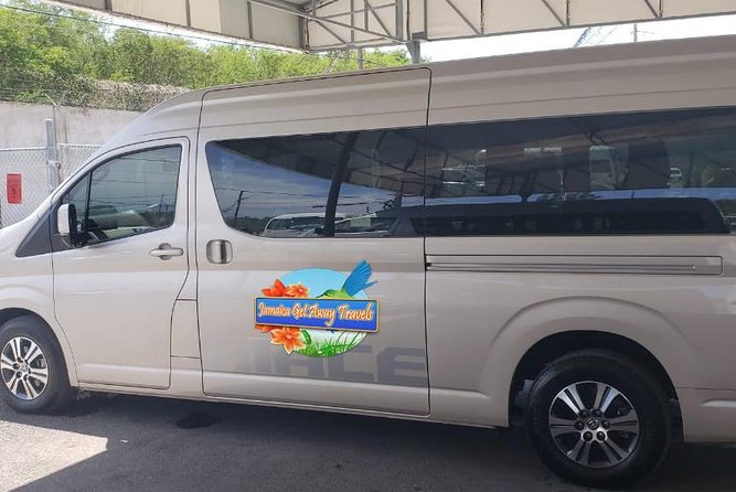 Grand Palladium Lady Hamilton Transfers from Montego Bay Airport - Meet your driver: the easiest part of the trip