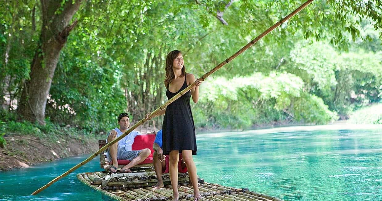 Jamaica: Bamboo Rafting on the Martha Brae - Rafter’s Village start: picnic comfort before the river