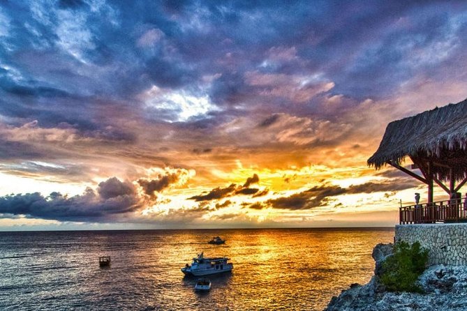Jamaica Sunset at Rick's Cafe Private Tour with Transfer - Jamaica’s Cliff-Jumping Sunset, Made Easier From Montego Bay