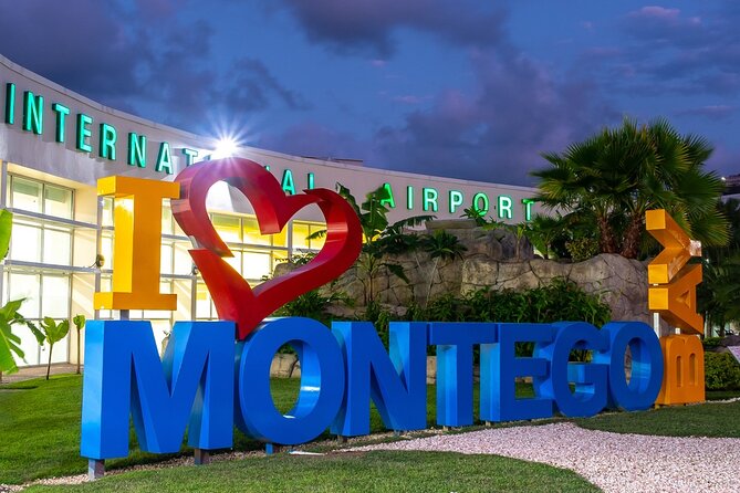Montego Bay Airport private Taxi to Royalton Negril - Meet-and-Greet at Sangster: The Sign, the Name, the Calm