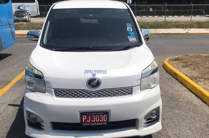 Montego Bay Airport Taxi to Princess Grand Jamaica Green Island - Inside the Ride to Princess Grand Jamaica Green Island: Comfort Plus Safety Checks