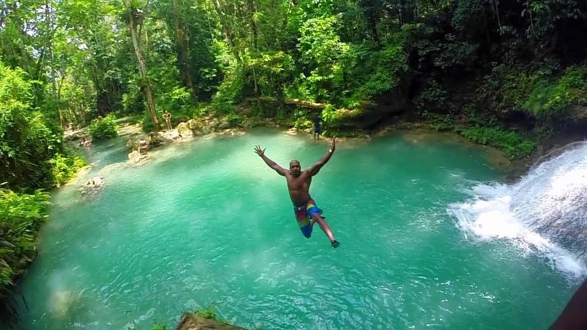 Montego Bay: Blue Hole, Dunn’s River, and Beach Club Trip - Bamboo Beach Club: Tapas Lunch, House Drinks, and Reggae-Style Downtime