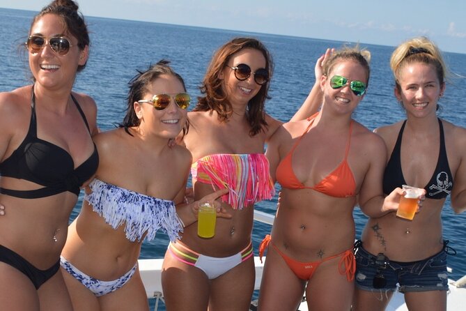 Montego Bay Catamaran: Snorkel Tour with Open Bar & Reggae DJ - Open Jamaican Bar and Light Snacks: The Part That Changes the Mood
