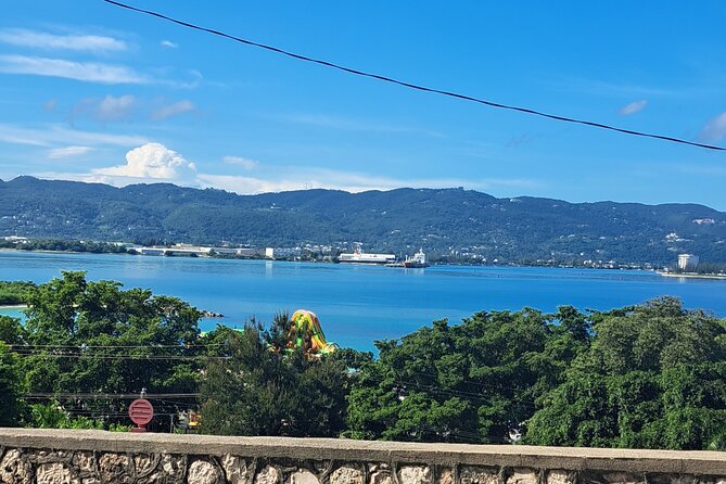 MONTEGO BAY City Highlights Tour - Entering Montego Bay’s Downtown at Sam Sharpe Square