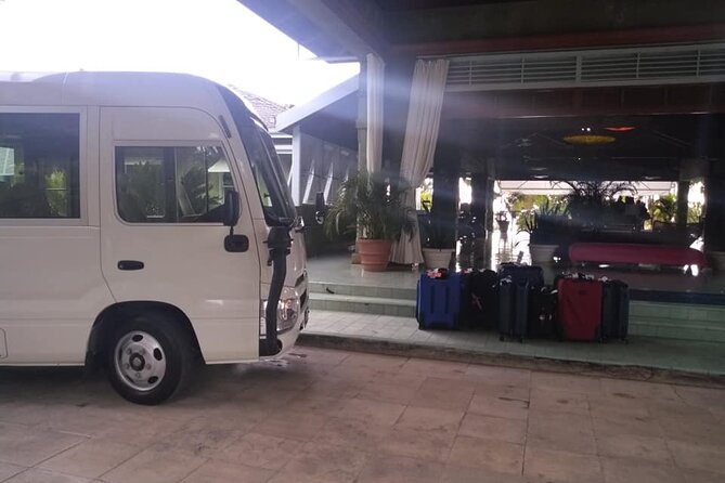 Montego Bay Hotels Private Airport Transfer to Sangster International (MBJ) - Timing from 30 minutes to 1.5 hours: plan like a pro