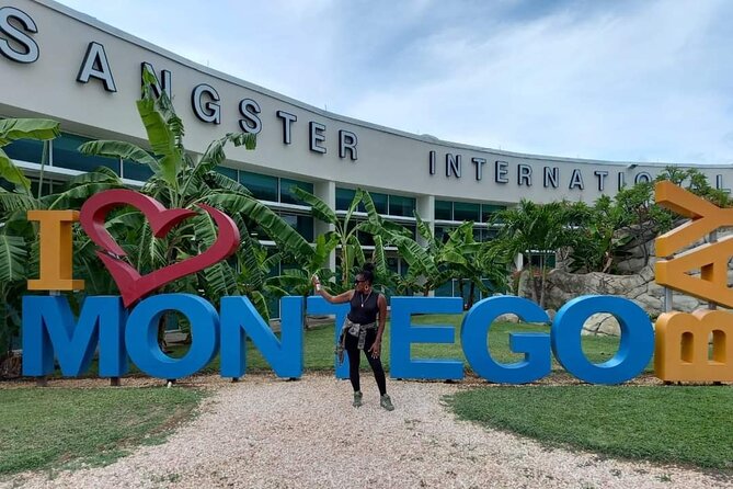 Montego Bay Hotels Private Airport Transfer - The 25-minute ride to Montego Bay hotels: comfort plus luggage room