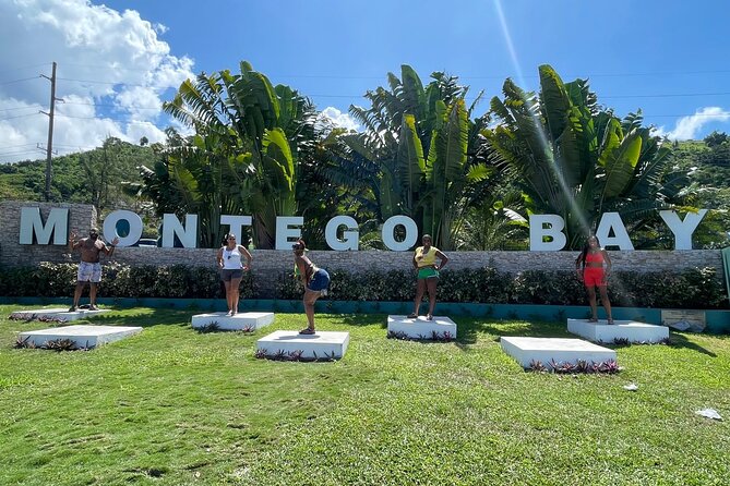 Montego Bay Hotels Private Transfers - From Pickup Signs to Your Driver in 10–20 Minutes
