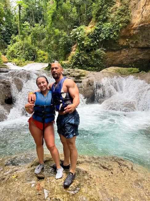 Montego Bay: Private Dunn's River Falls and Blue Hole Tour - Private guide quality: why your experience may swing on the details