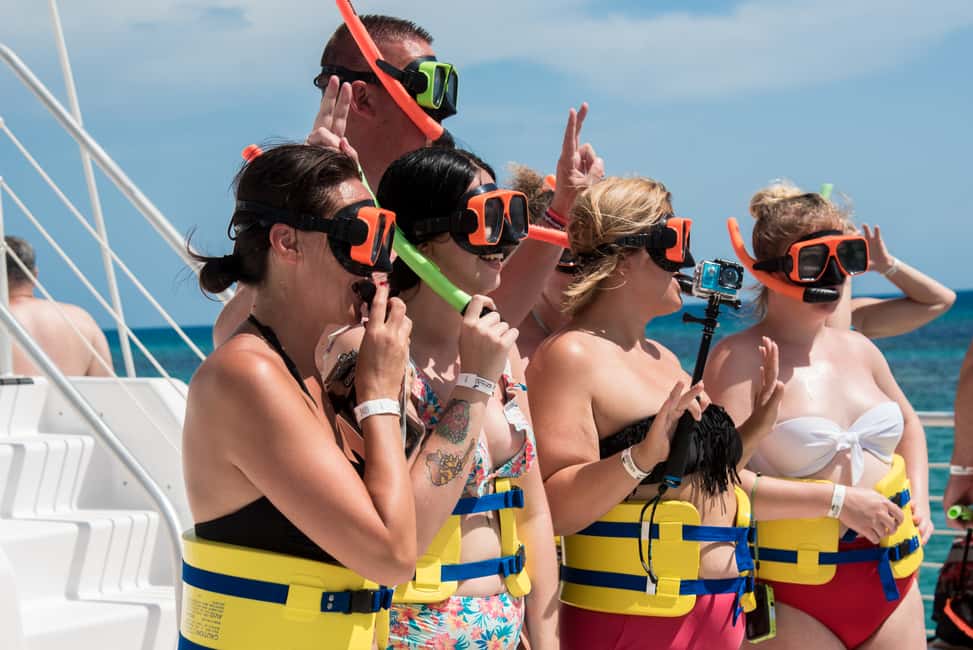 Montego Bay: Reggae Catamaran 18+ Cruise with Open Bar - Snorkeling in Montego Bay: Short Reef Peek, Clear Water, Coral and Fish