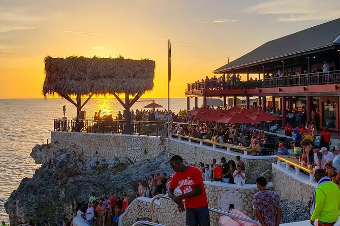 Negril 7 Mile Beach and Rick's Cafe Tour From Montego Bay Jamaica - Rick’s Café After Sunset: Cliff Jumps, Live Music, and a Show You Can Time