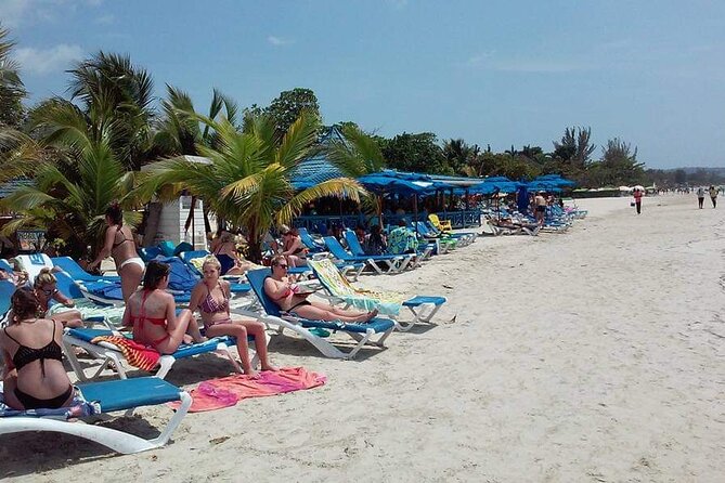 Negril 7 Miles Beach and Rick's Cafe Tour - Seven Mile Beach: your 2-hour stretch of real beach time