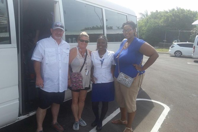 Negril Private Airport Transfer - The meet-up game: how you’ll find your driver at Sangster