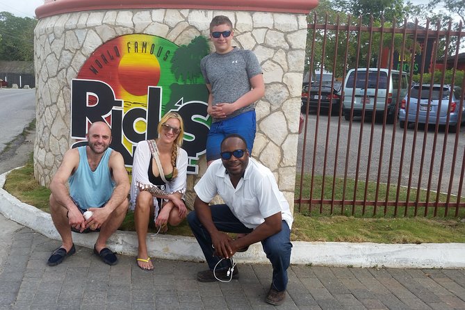 Negril Seven Miles Beach Day and Rick's Cafe Sunset Private Tour - Rick’s Cafe Sunset: Cliff-Jumper Energy with Included Entry