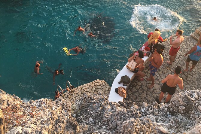 Negril Seven Miles Beach, Snorkeling, Boat Ride, Ricks Cafe Combo - The private island lunch stop: where lobster and downtime mix