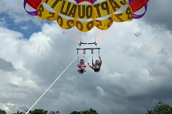Negrils Seven Miles Beach, Rick's cafe and Parasailing Tour. - The guide effect: Copley, Franklin, Ian, Scott, Omar