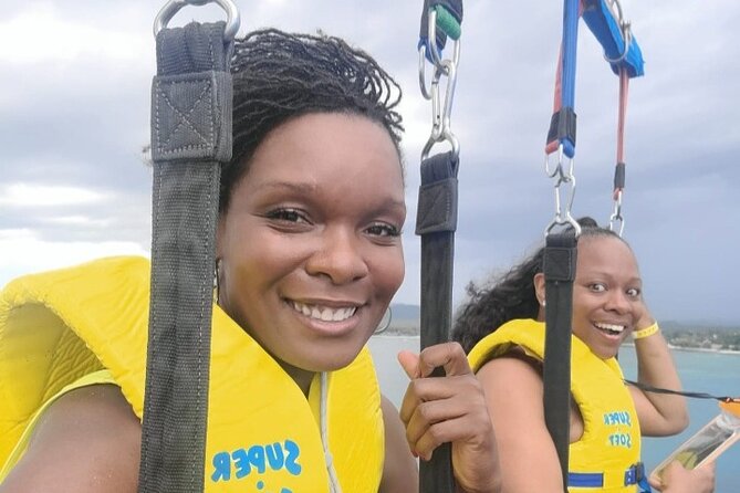 Negrils Seven Miles Beach, Rick's cafe and Parasailing Tour. - Comfort, group size, and the long-day reality